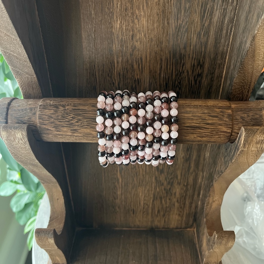 Multi stone bracelet (one) Garnet, Rose Quartz, Strawberry Quartz - Picture 4 of 4